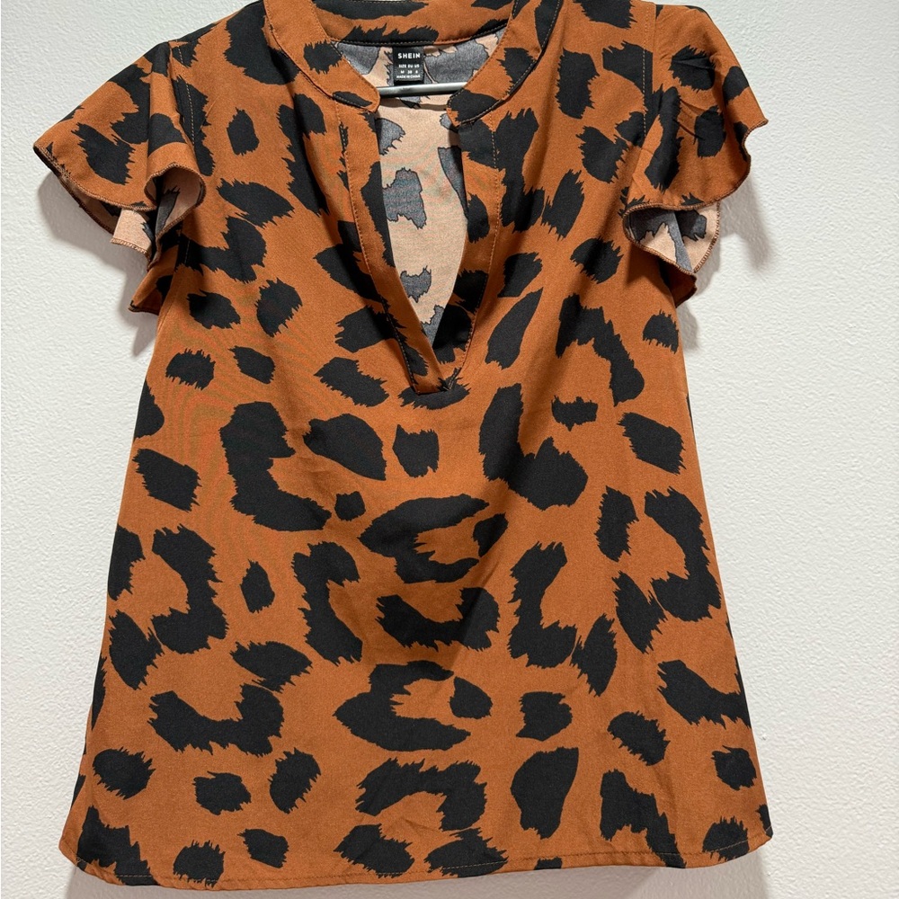 Leopard Print Ruffle Sleeve Top - Picture 2 of 3